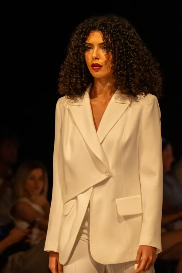 8. Antalya Fashion Week 2025 podyum fotoğrafı — moda fotoğrafçısı Soner Erdoğan